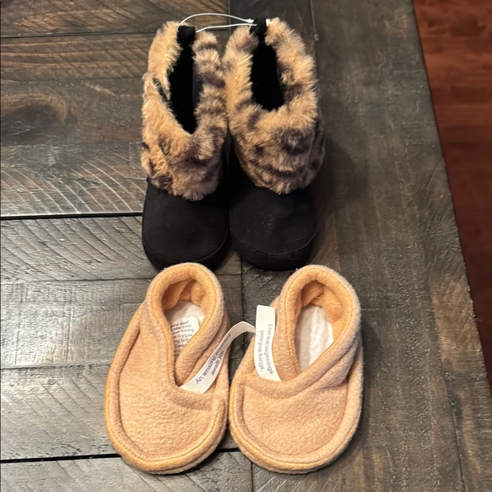 Faux Fur Trim Black Baby Boots and Tan Slippers size 6-9 months - Picture 1 of 9
